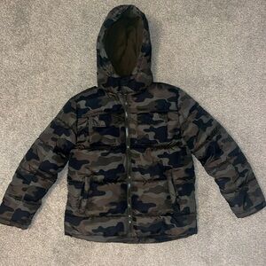 Super warm Faded Glory Green Camo Puffer Zip up jacket with hoody sz M (8) 💚🖤